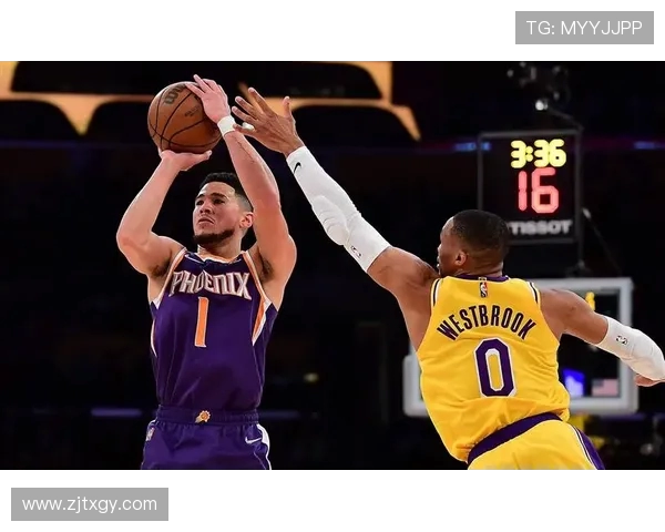 德文·布克引领太阳队崛起 展现超凡篮球才华与领袖风范