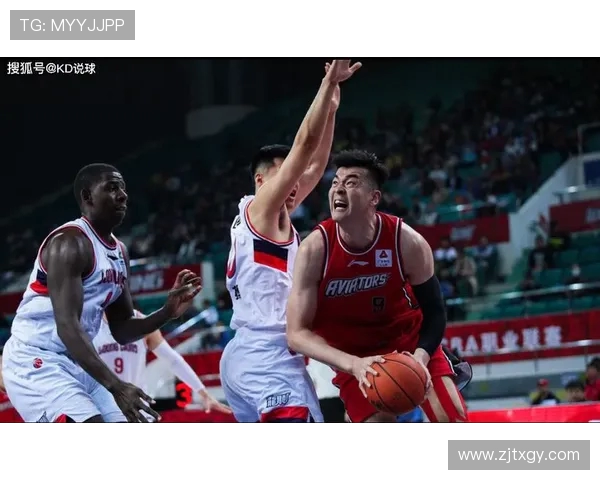 2017年广东队与深圳队半决赛精彩回顾与赛场瞬间分析 2017年广东队与深圳队半决赛精彩回顾与赛场瞬间分析